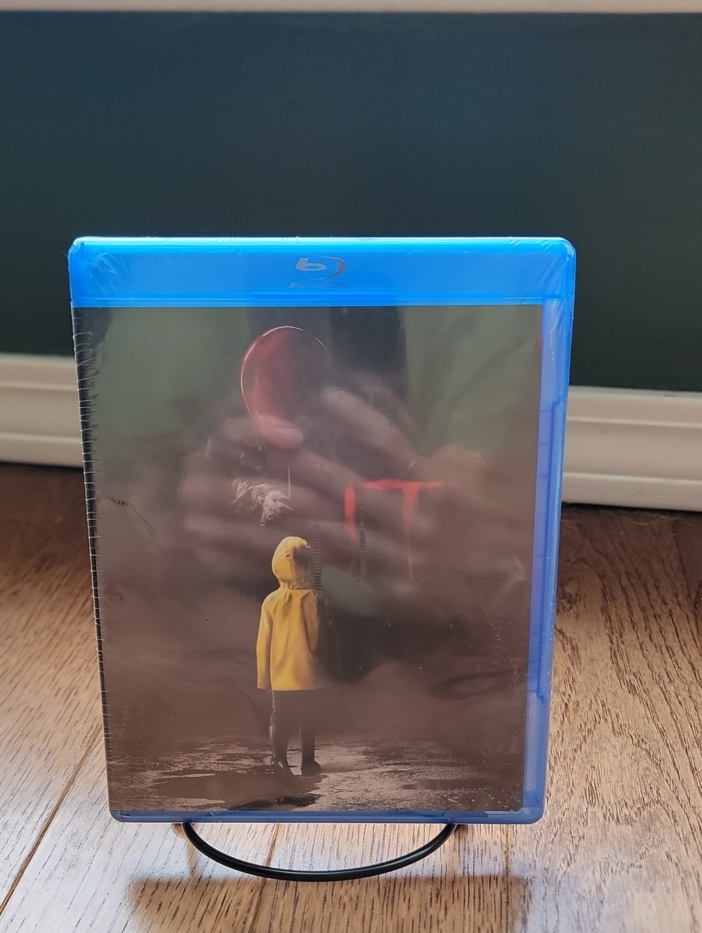 It (Blu-ray) Movie Blu-ray with Yellow Raincoat Cover